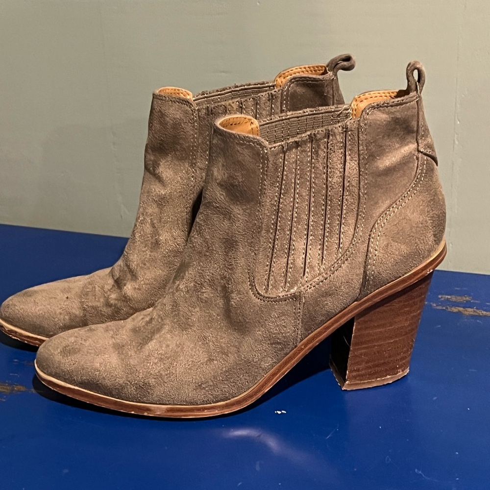 Nine West suede ankle boots~size 8.5~NEW